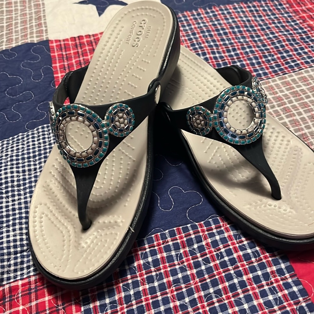 Navy crocs with silver and turquoise design. 2” wedge